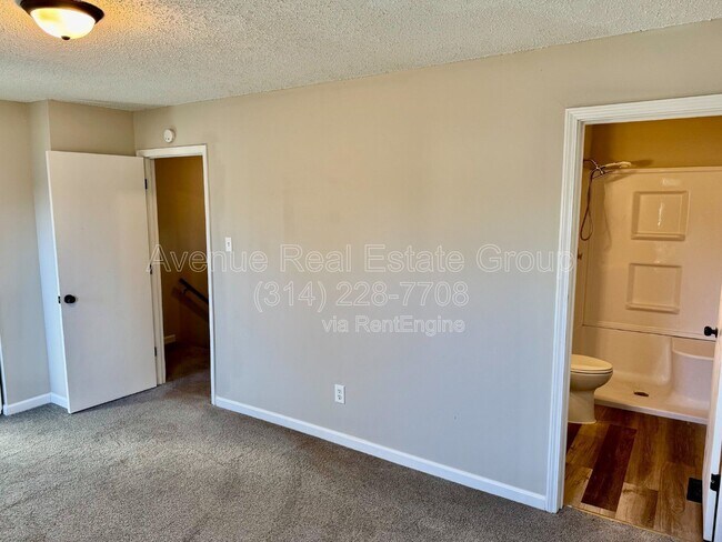 Building Photo - 879 Delray Dr