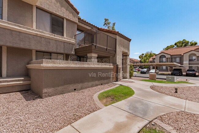 Building Photo - 1905 E University Dr