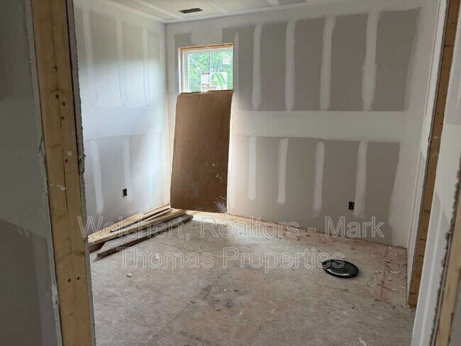 Building Photo - 1203 Fern St
