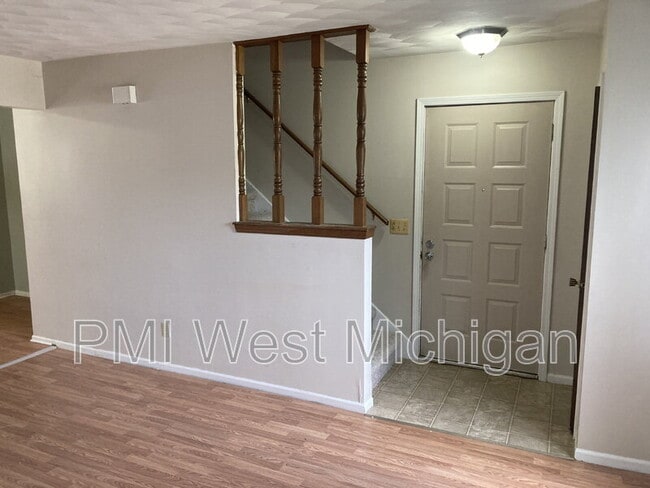 Building Photo - 214 Grand Manor Dr