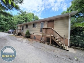 Building Photo - 323 Mountain Aire Ln