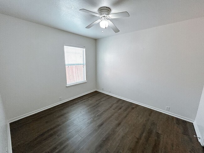 Building Photo - Spacious 3/2 house in Summerlyn Subdivisio...