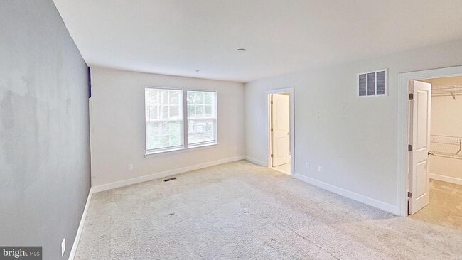 Building Photo - 2727 Golden Gate Pl