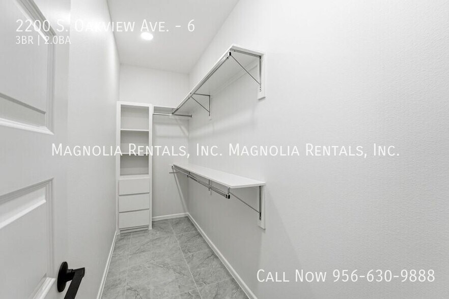 Building Photo - 2200 S Oakview Dr