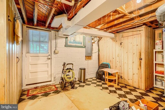 Building Photo - 372 Old Trail