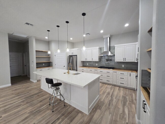 Building Photo - 1111 Avenida De Las Estrellas Dr