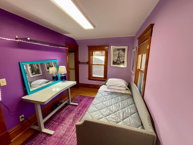 Building Photo - 1391 Thomas Ave W