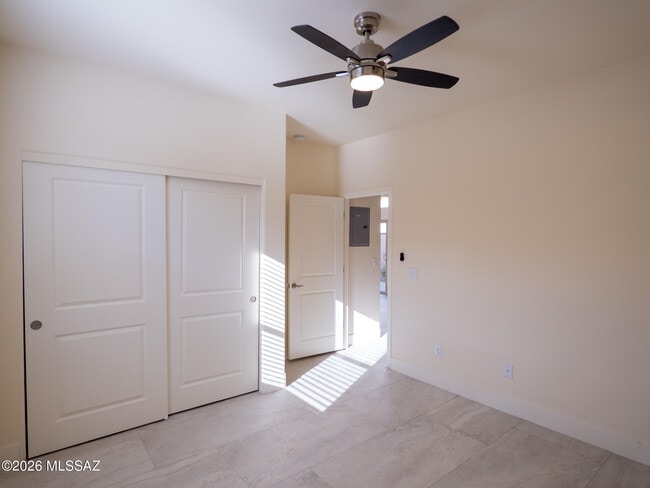 Building Photo - 1616 E Hedrick Dr