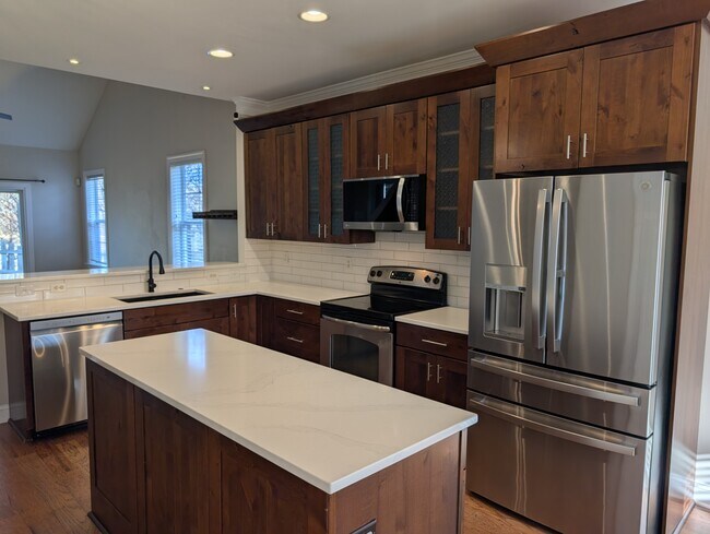 Building Photo - 6 Maxim Ct