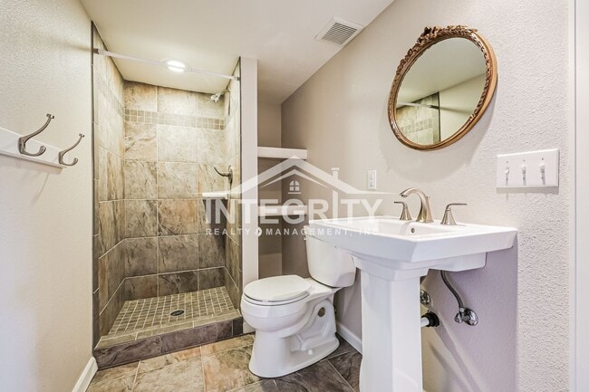 Building Photo - 11536 Briarwood Ln