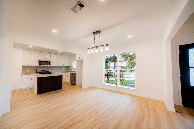 Building Photo - 3547 Glenwood Springs Dr