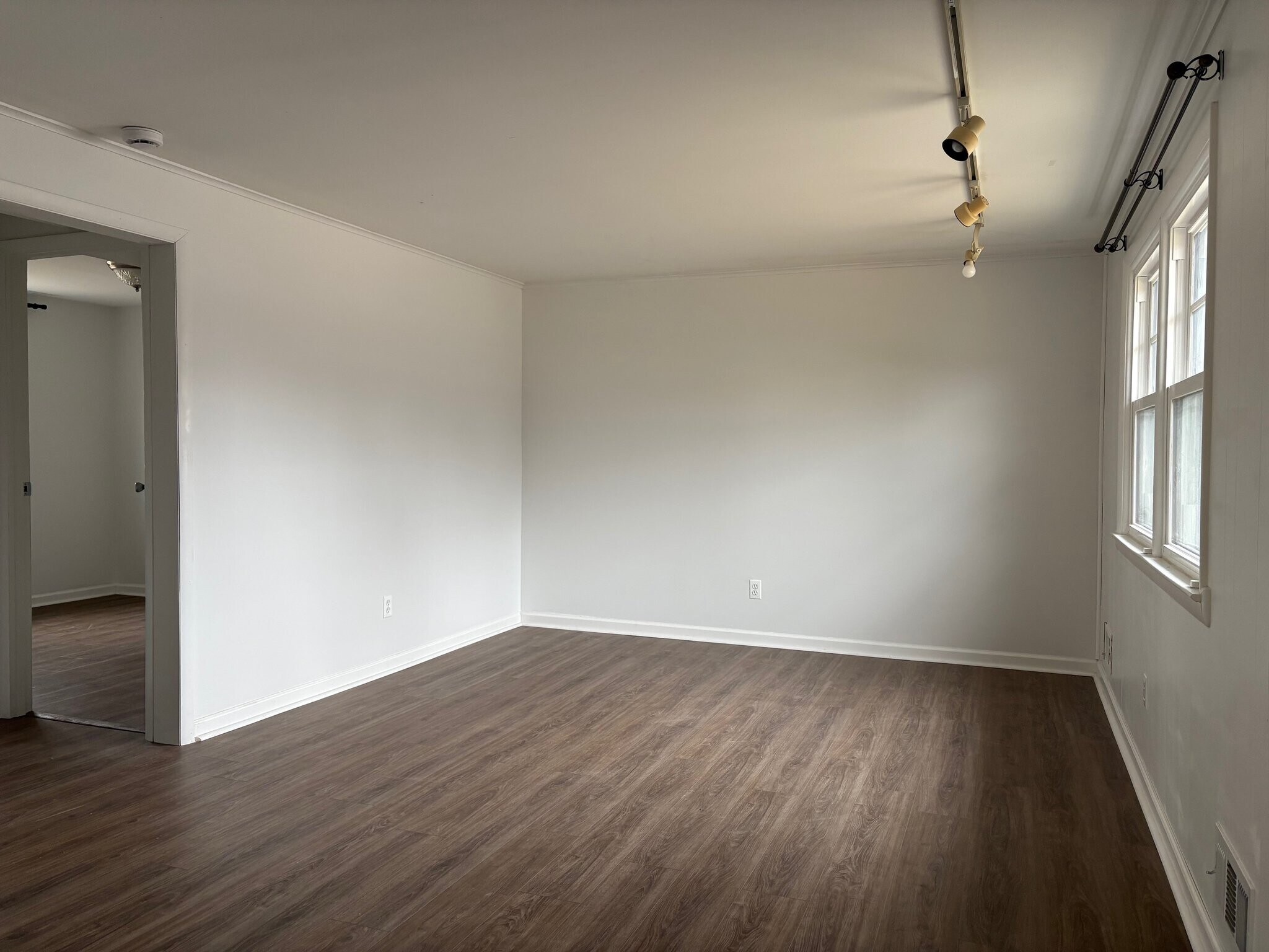 Building Photo - 1211 Van Buren Cir