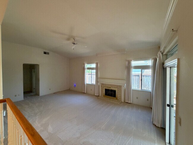 Building Photo - 625 Fox Hollow Way