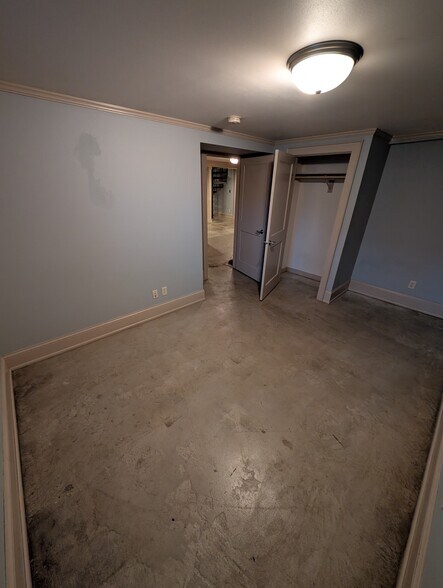 Building Photo - 2700 N Prospect Ave