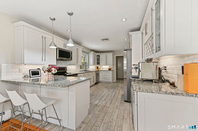 Building Photo - 163 MacGregor Dr