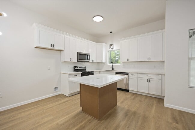 Building Photo - 309 Massachusetts St