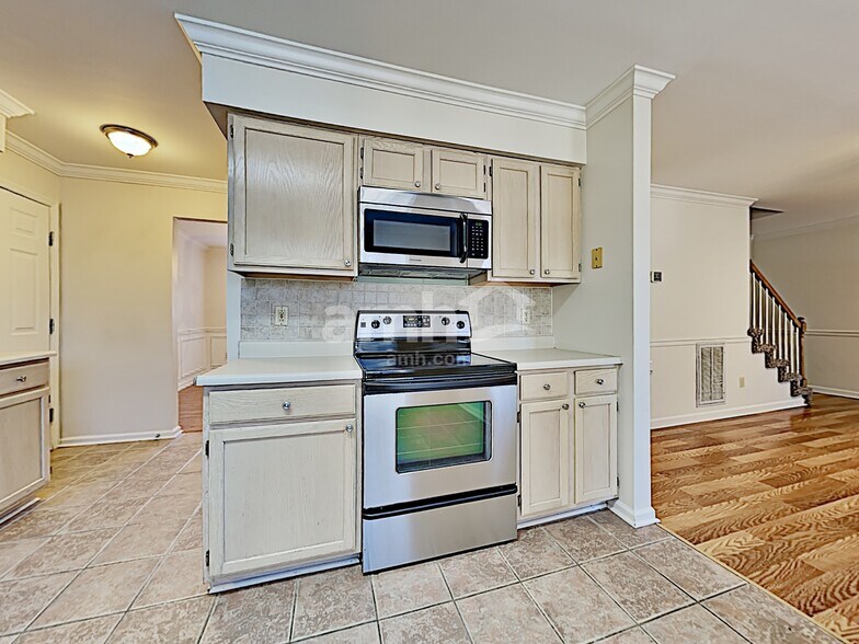 Building Photo - 10225 Highgate Cir