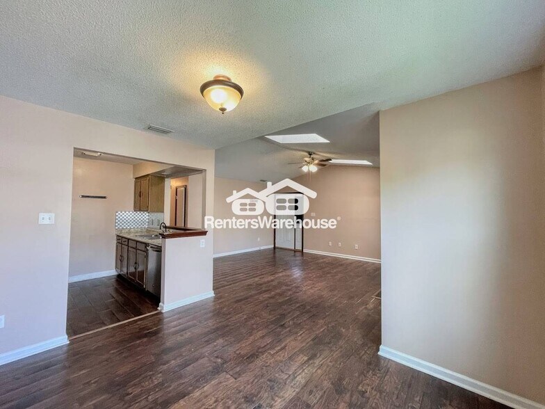 Building Photo - 521 Brisa Dr