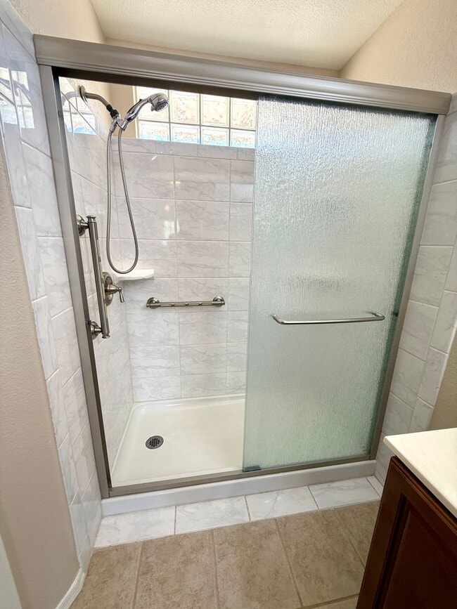 Building Photo - Charming 2 Bed, 2 Bath Home with Open Floo...