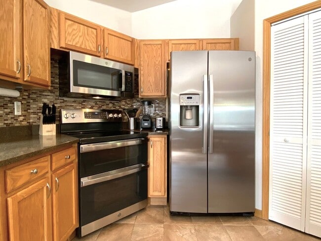 Building Photo - 28 Valley View Ln