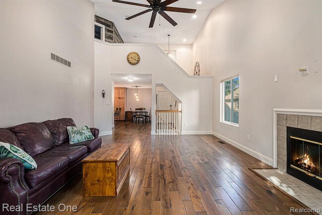 Building Photo - 2471 Woodcliff Trail