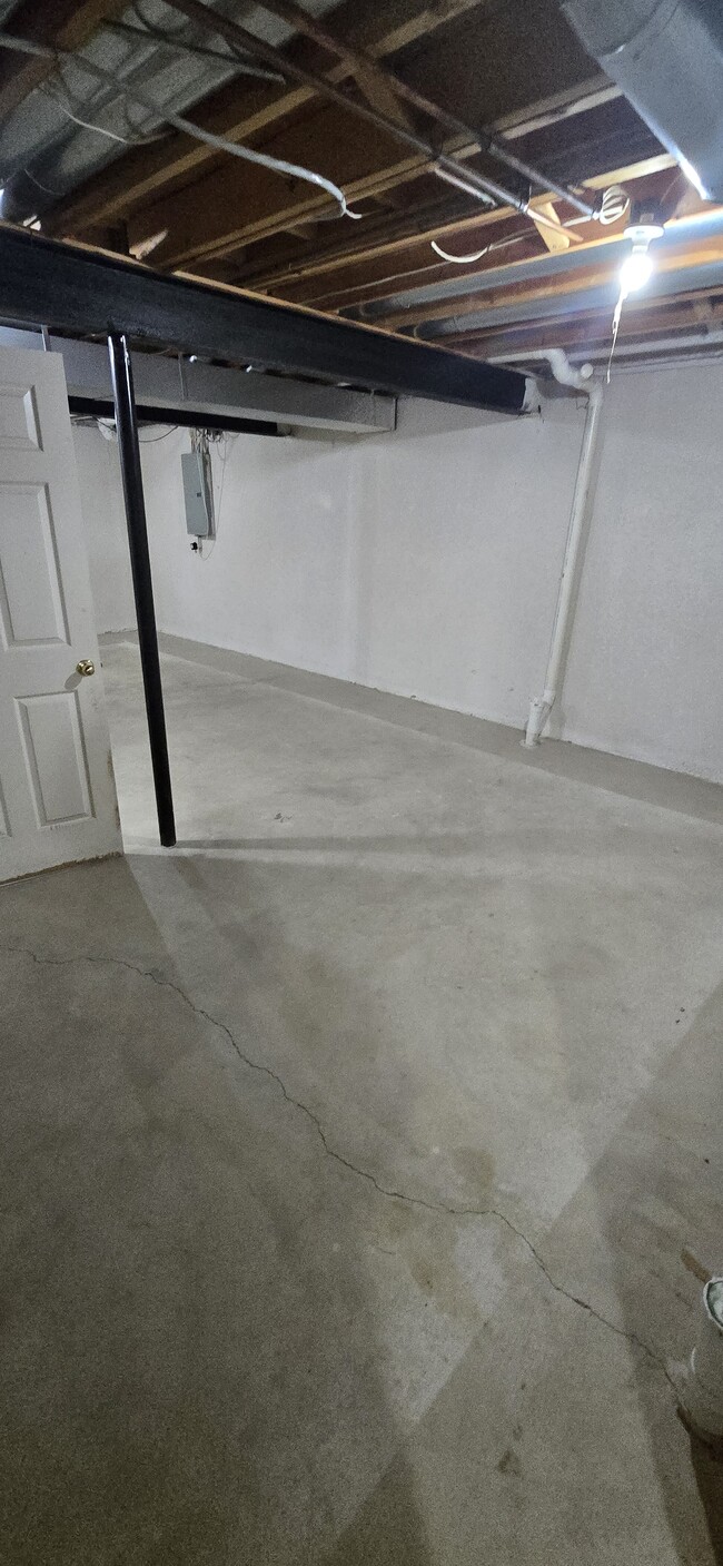 Building Photo - 1240 University Dr