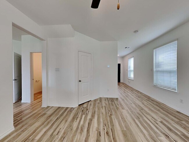 Building Photo - 23839 Via Camino Ln