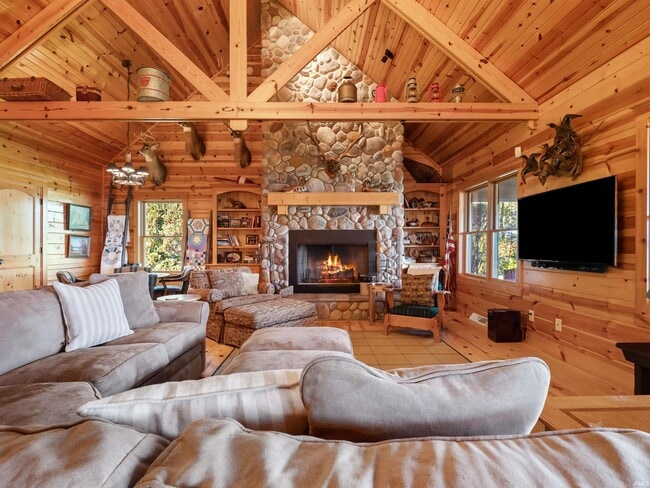 Building Photo - 1905 E 750 S