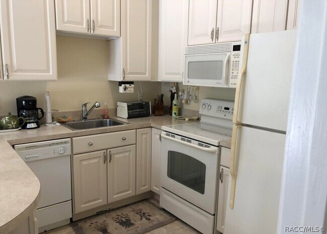 Building Photo - 334 W Pearson St