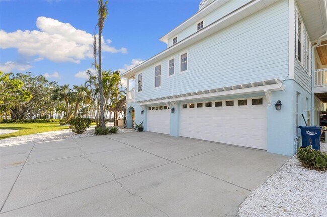 Building Photo - 450 Bayshore Dr