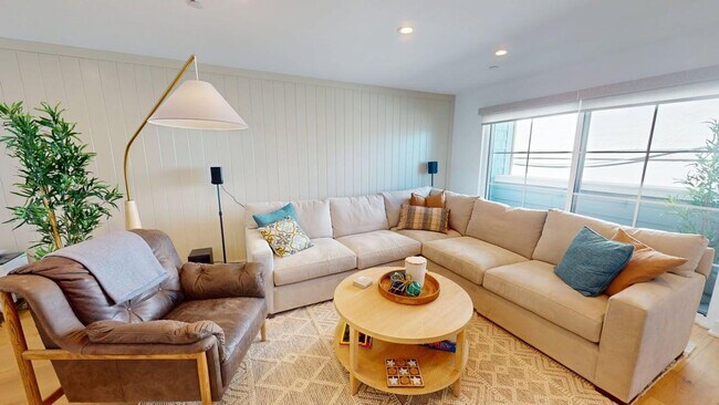 Building Photo - BRAND NEW CONDO | EV Charging