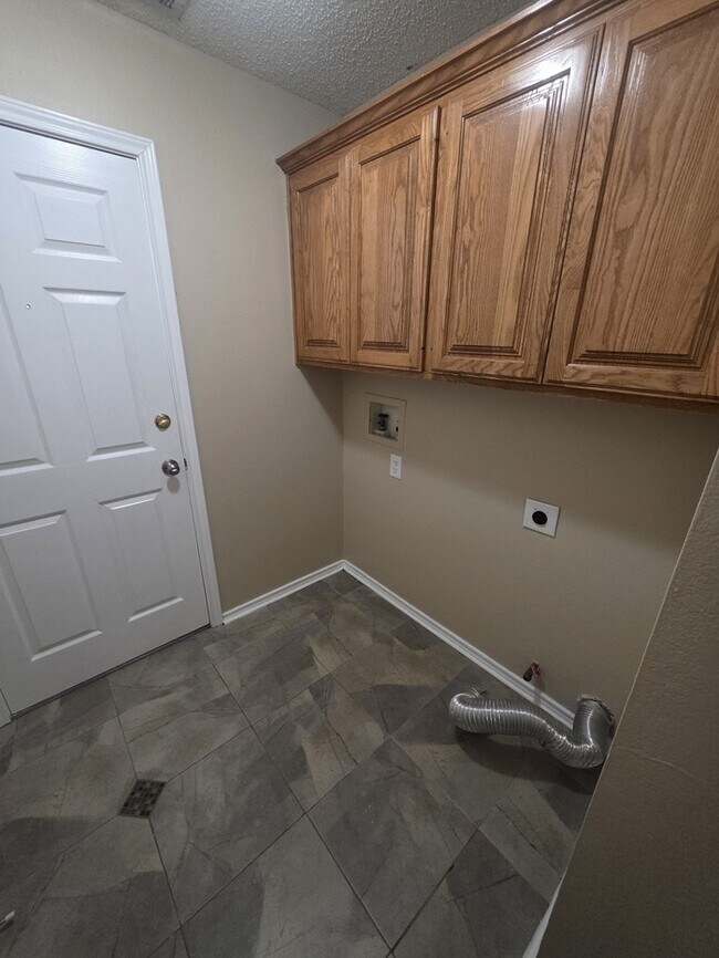 Building Photo - 4 bed 2 bath home in Northgate