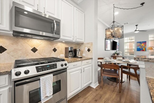 Building Photo - Welcome Home to the Heart of Addison!