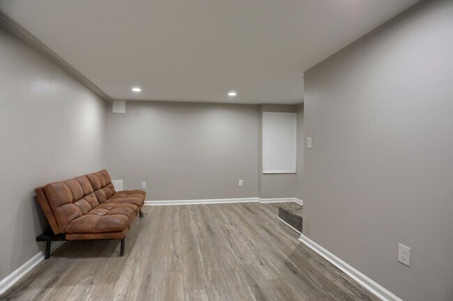 Building Photo - 1207 Anglesea St