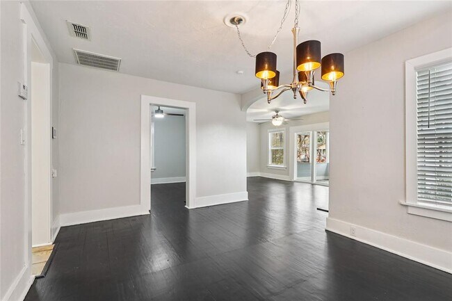 Building Photo - 137 E Grant St