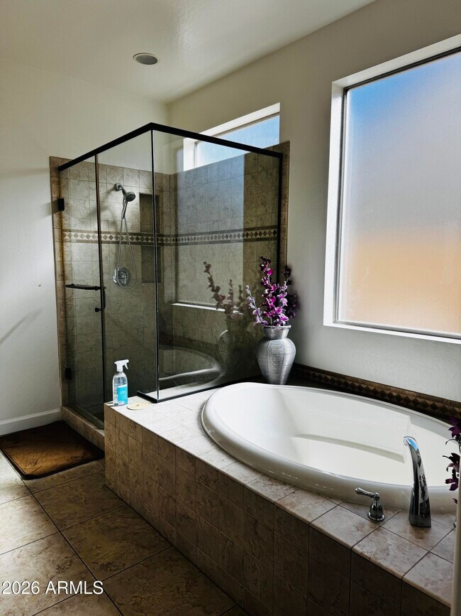 Building Photo - 2572 N 165th Dr