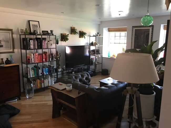 Building Photo - 1BR - $1750