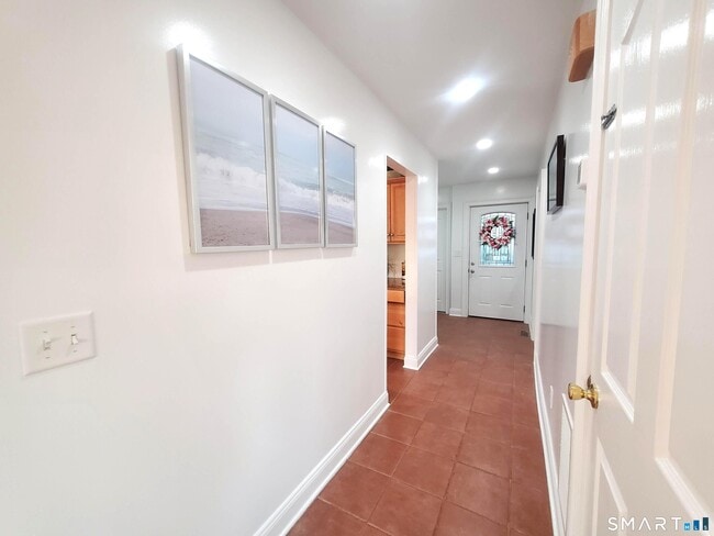 Building Photo - 1093 Shippan Ave