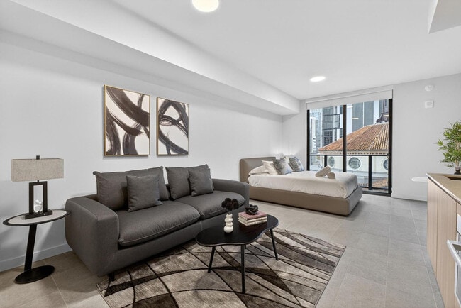 Building Photo - 121 NE 5th St