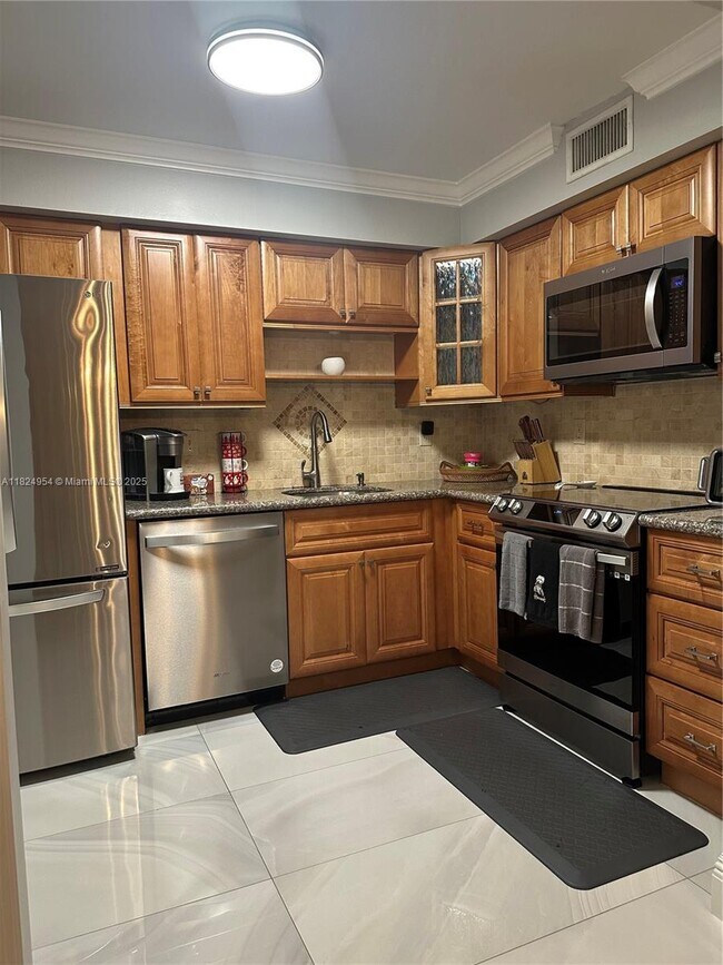Building Photo - 9845 Pineapple Tree Dr