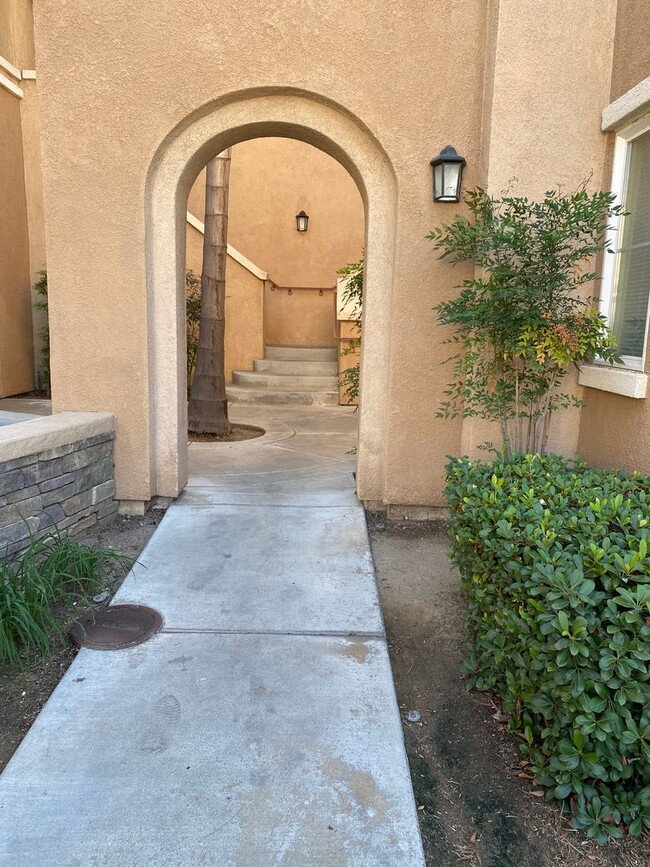 Building Photo - Gated Community Condo in the Heart of Murr...