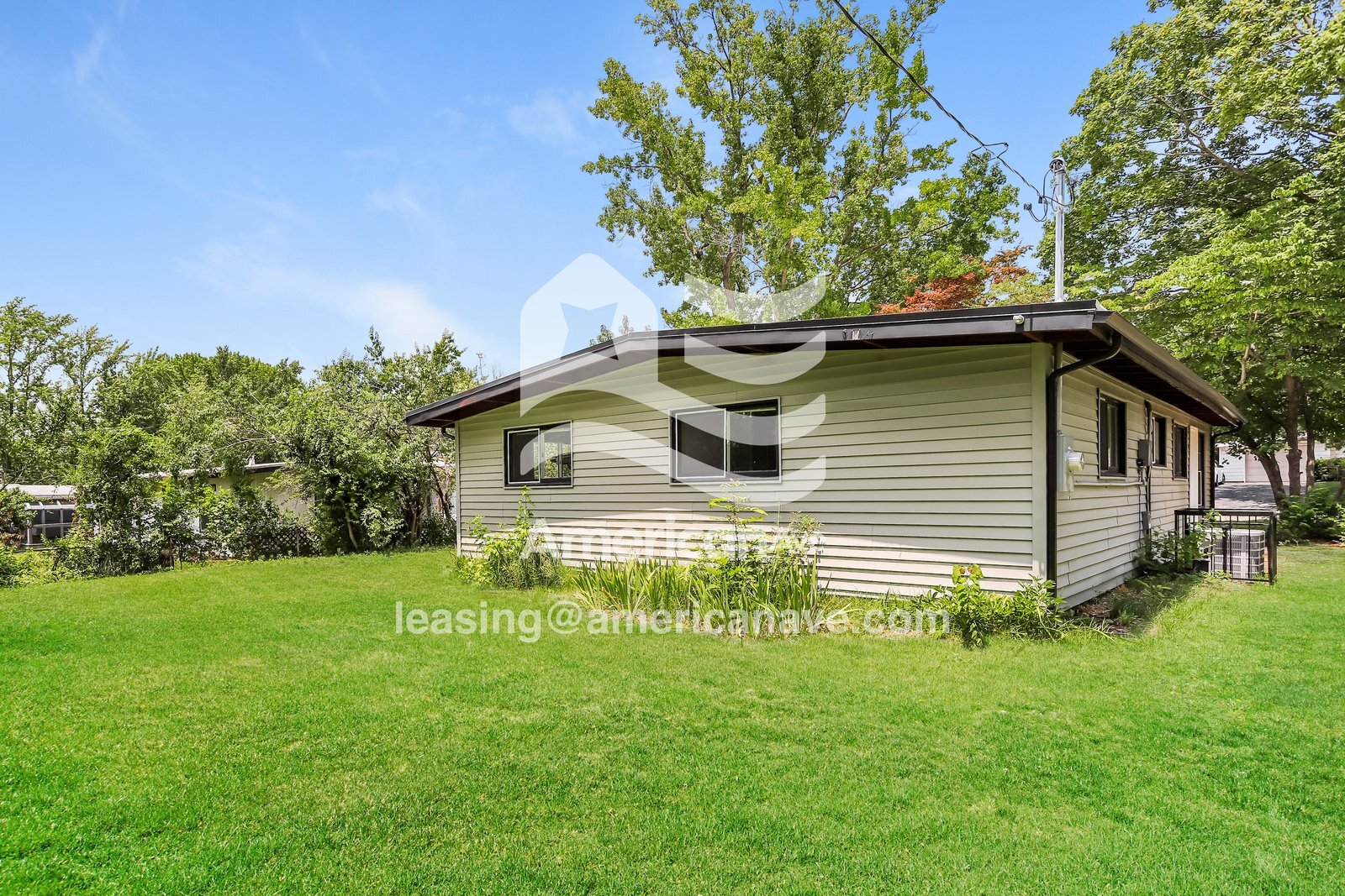 Building Photo - 830 St Anthony Ln