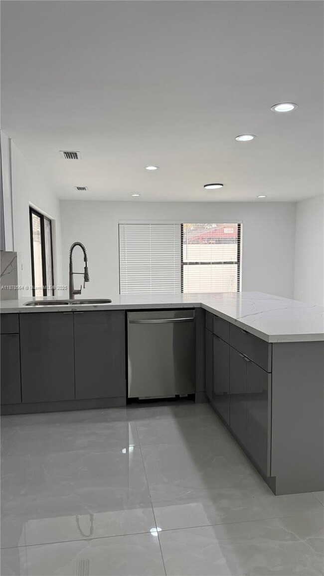 Building Photo - 215 NW 136th Ct