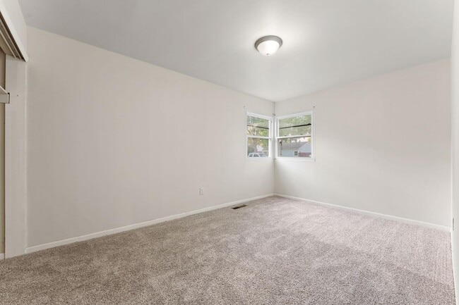 Building Photo - 300 N Guyer St