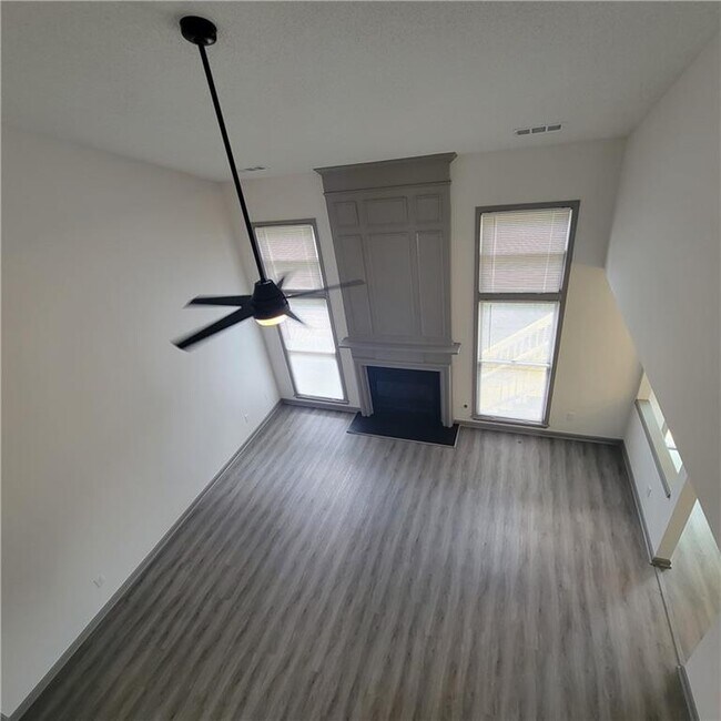 Building Photo - 3045 Binghampton Ln
