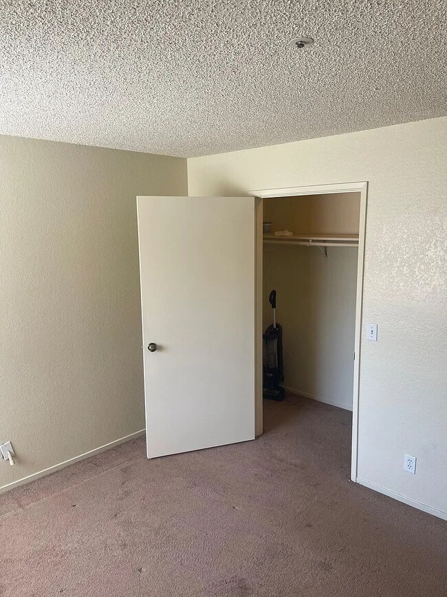 Building Photo - "Charming 1-Bedroom Retreat in Santa Maria – Your Cozy Haven Awaits!"