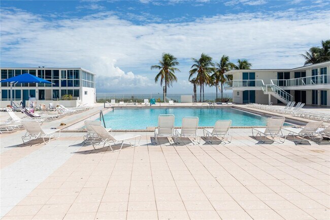 Building Photo - 5445 Collins Ave