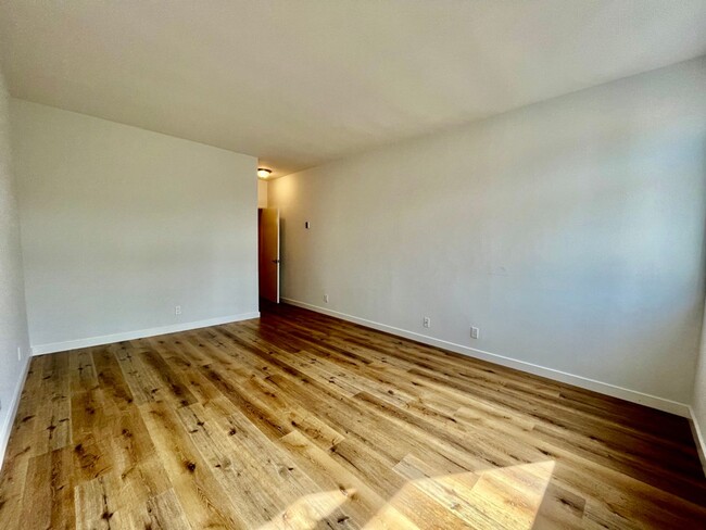 Building Photo - Recently Remodeled Spacious 1Bed/1Bath wit...