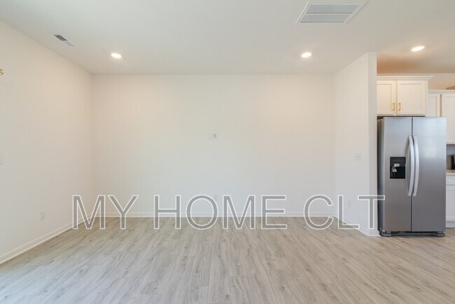 Building Photo - 15010 Scoter St