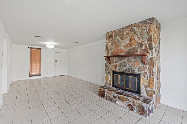 Building Photo - Your waterfront escape awaits!